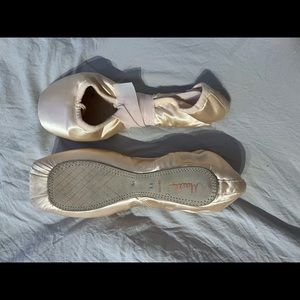 Pointe Shoes - Mirella Whispers